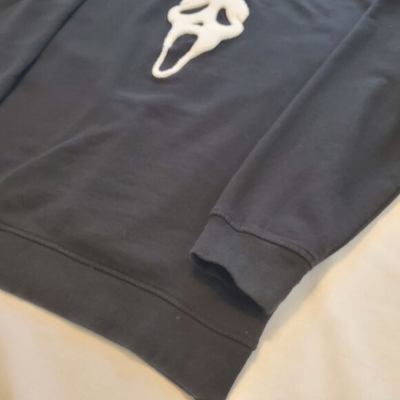 Ghost Face Mens Sz L Crewneck Sweatshirt Black Halloween Spooky Memorabilia Fall - Picture 6 of 6